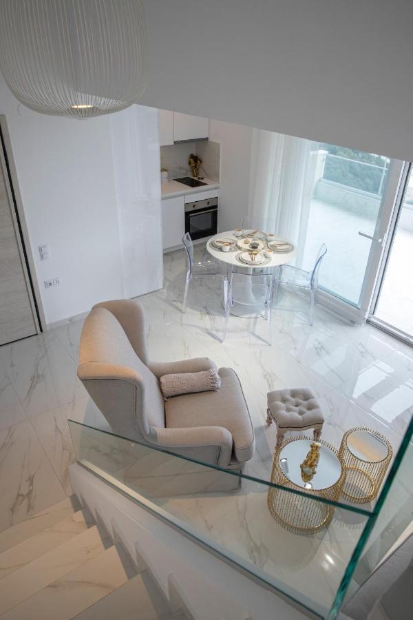 Dk Luxury Suite เนอาเปรามอส ภายนอก รูปภาพ