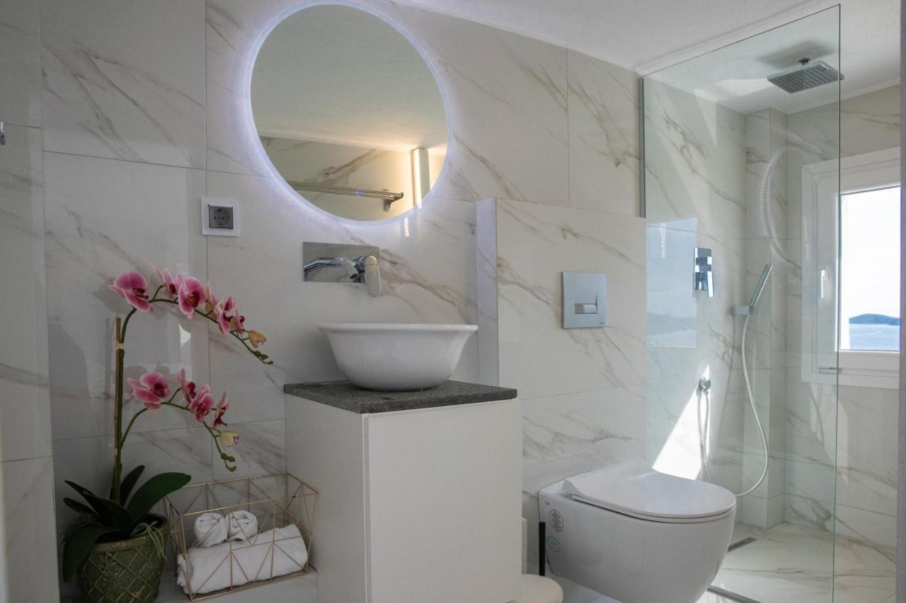 Dk Luxury Suite เนอาเปรามอส ภายนอก รูปภาพ