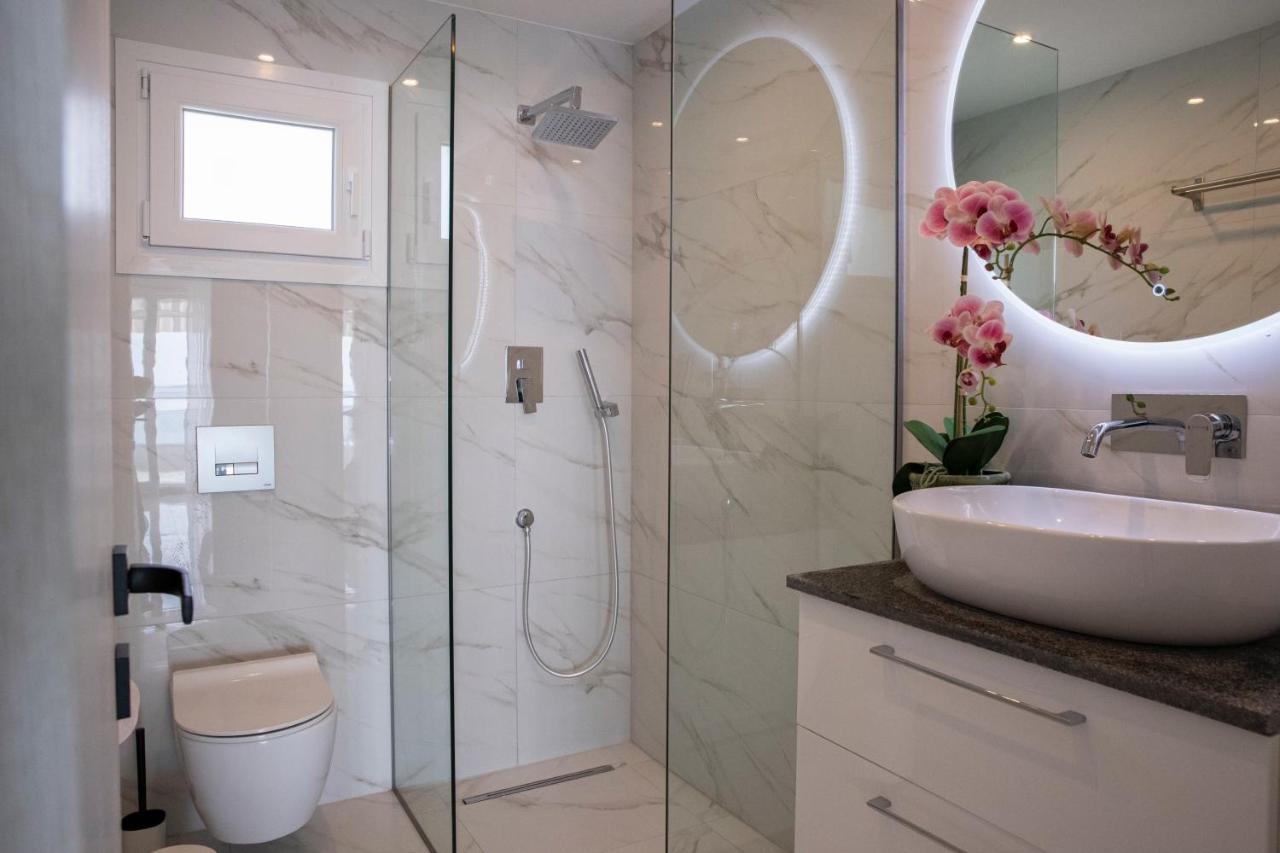 Dk Luxury Suite เนอาเปรามอส ภายนอก รูปภาพ