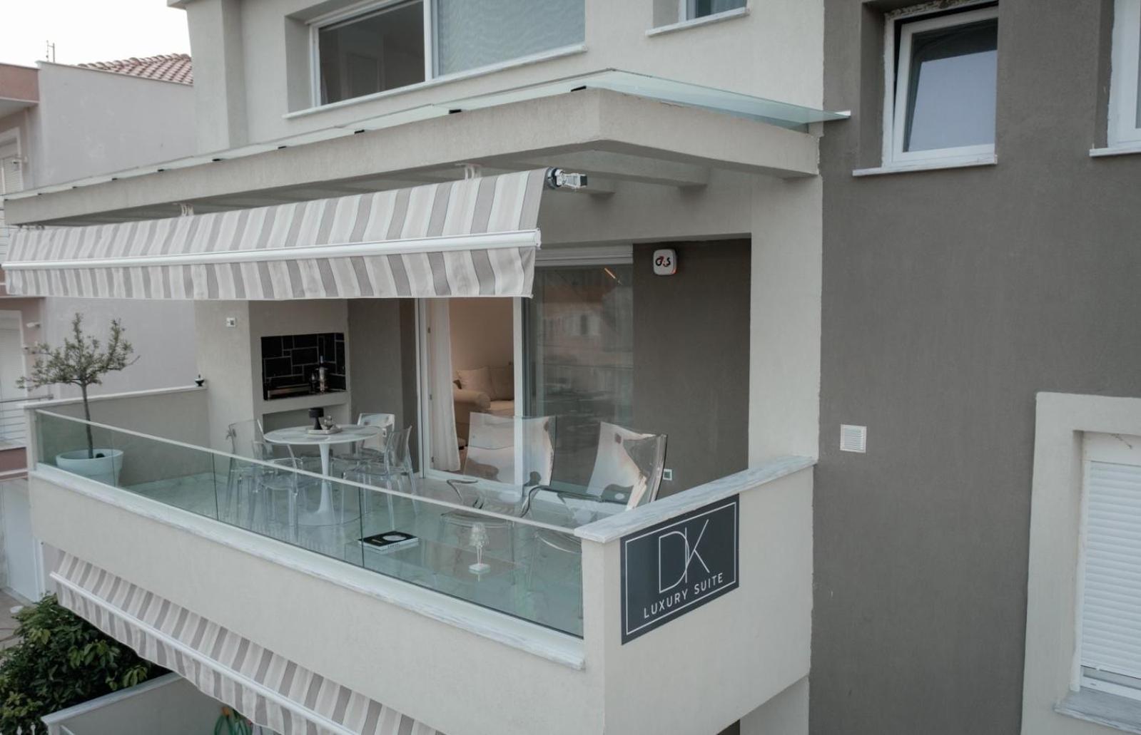Dk Luxury Suite เนอาเปรามอส ภายนอก รูปภาพ
