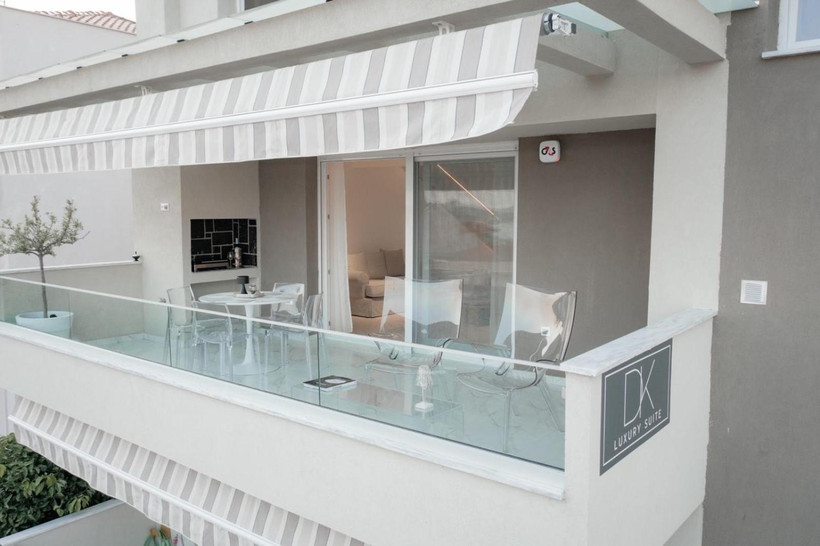 Dk Luxury Suite เนอาเปรามอส ภายนอก รูปภาพ